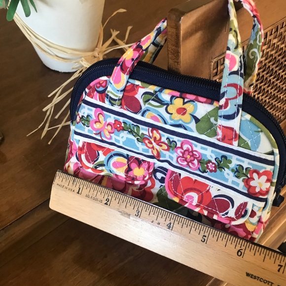 Adorable Vera Bradley Mini Purse - Picture 6 of 6